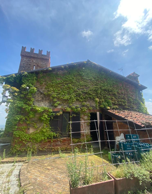 CASTELLO ALL’ASTA A PIOSSASCO IN VIA RAPIDA AI CASTELLI 10
