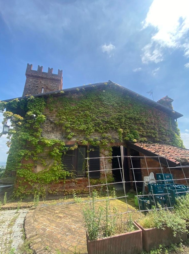 CASTELLO ALL’ASTA A PIOSSASCO IN VIA RAPIDA AI CASTELLI 10