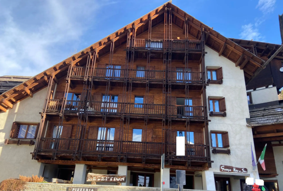ABITAZIONE ALL’ASTA A SAUZE DI CESANA IN F. GRANGESIES