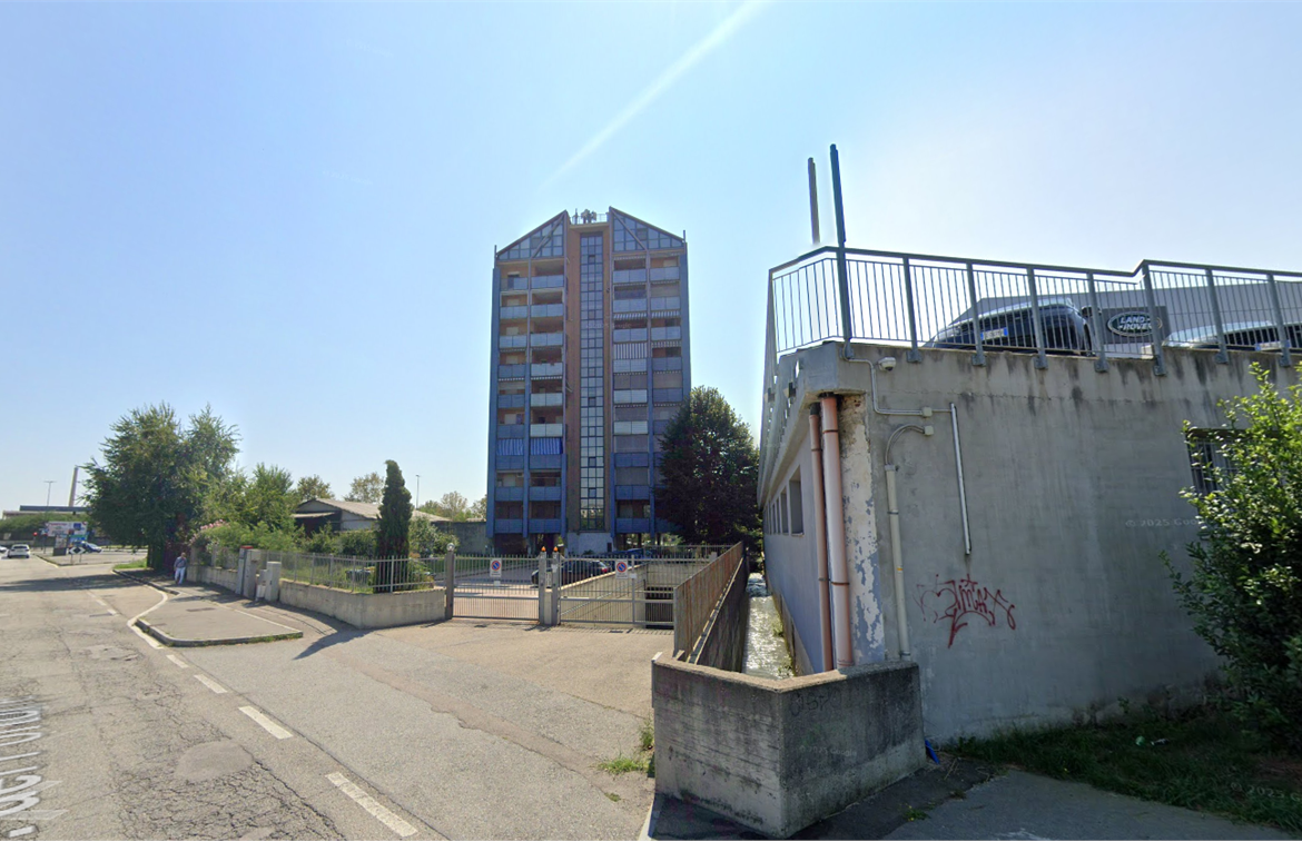 GARAGE ALL’ASTA A TORINO IN STRADA DEL PORTONE 17/B
