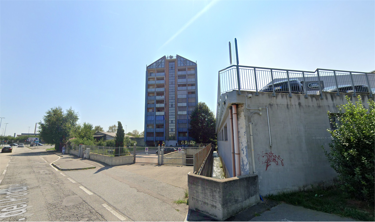 GARAGE ALL’ASTA A TORINO IN STRADA DEL PORTONE 17/B