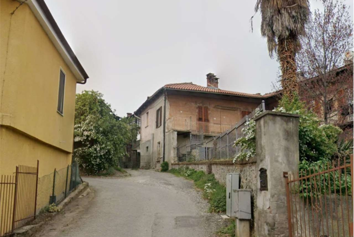 AZIENDA AGRICOLA ALL’ASTA A S. SECONDO DI PINEROLO IN VIA CASTELLO DI MIRADOLO 33
