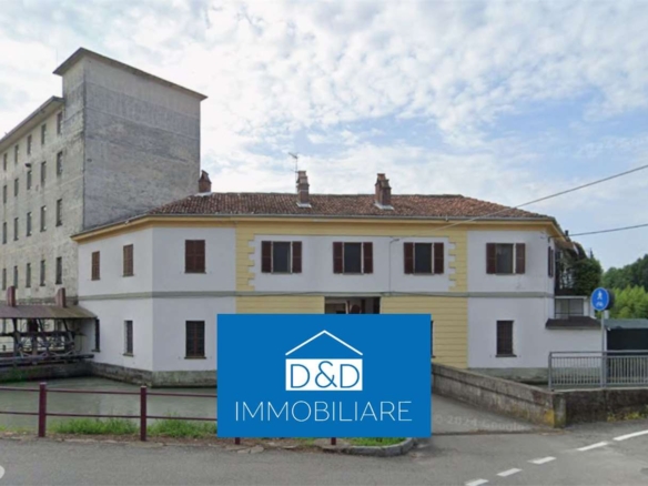 CAPANNONE ALL’ASTA A IVREA IN VIA DEI MULINI 28