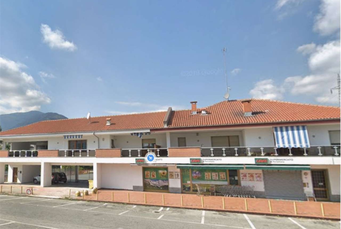 NEGOZIO ALL’ASTA A CUORGNE’ IN VIA IVREA 89