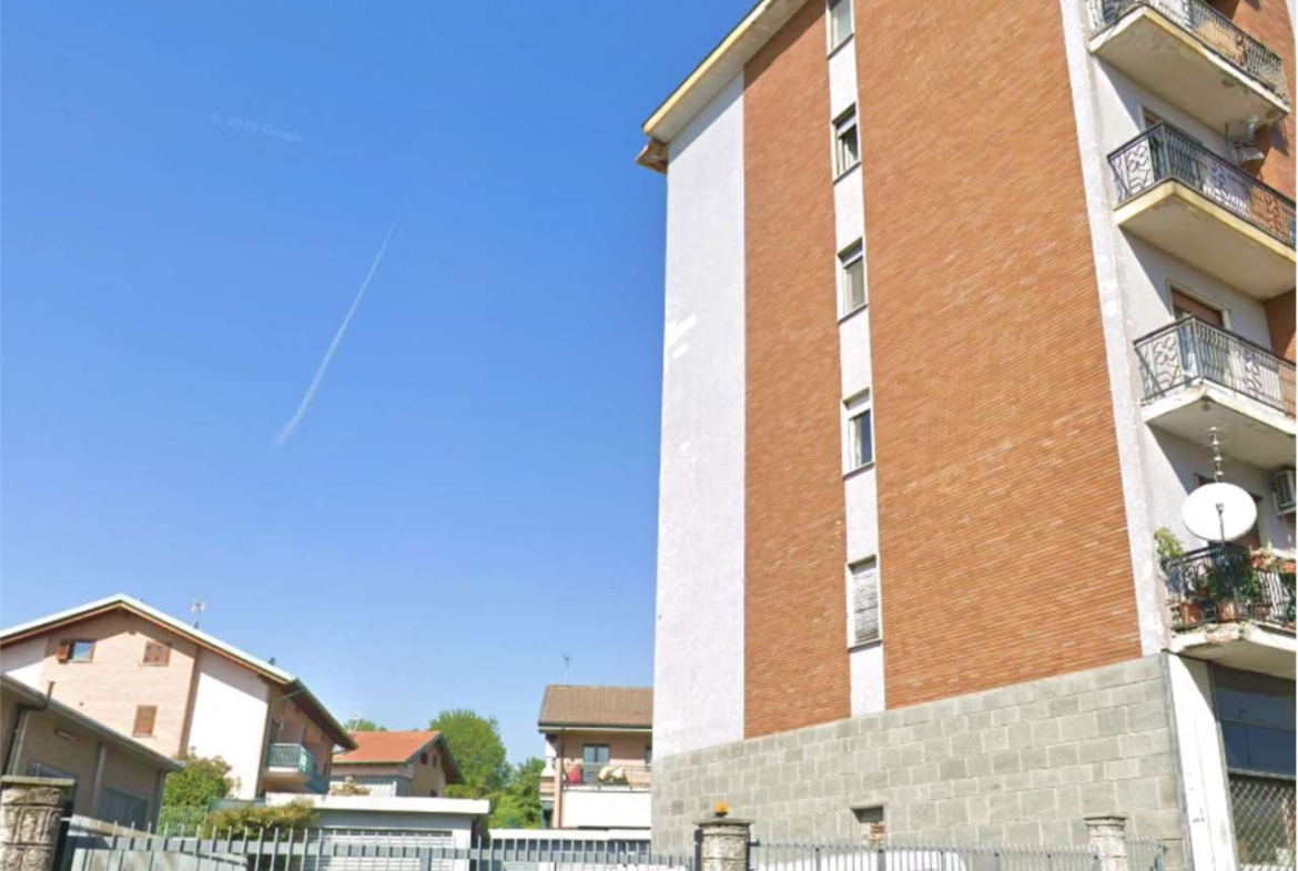 MAGAZZINO ALL’ASTA A PIANEZZA IN VIA MARCONI 2