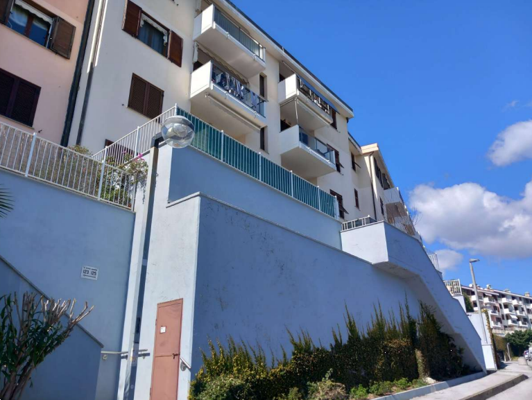 ABITAZIONE ALL’ASTA A GENOVA IN VIALE VILLA GAVOTTI 121