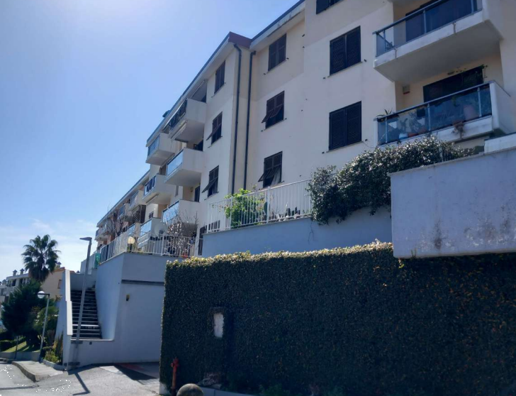 ABITAZIONE ALL’ASTA A GENOVA IN VIALE VILLA GAVOTTI 121