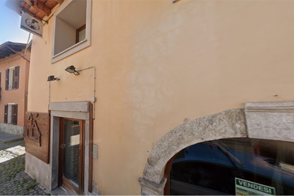 NEGOZIO ALL’ASTA A OULX IN VIA ROMA 33