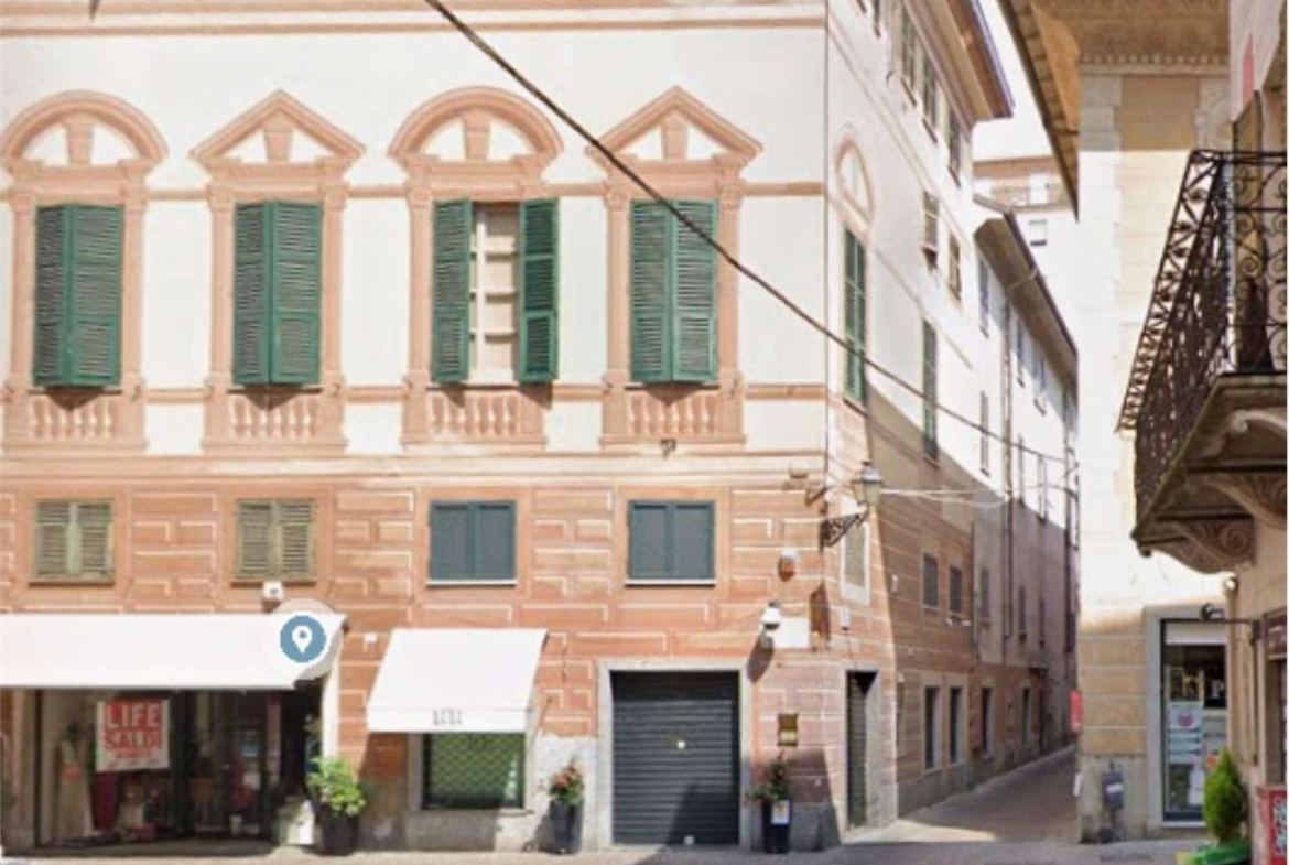 NEGOZIO ALL’ASTA A NOVI LIGURE IN VIA NICOLO’ GIRARDENGO 56