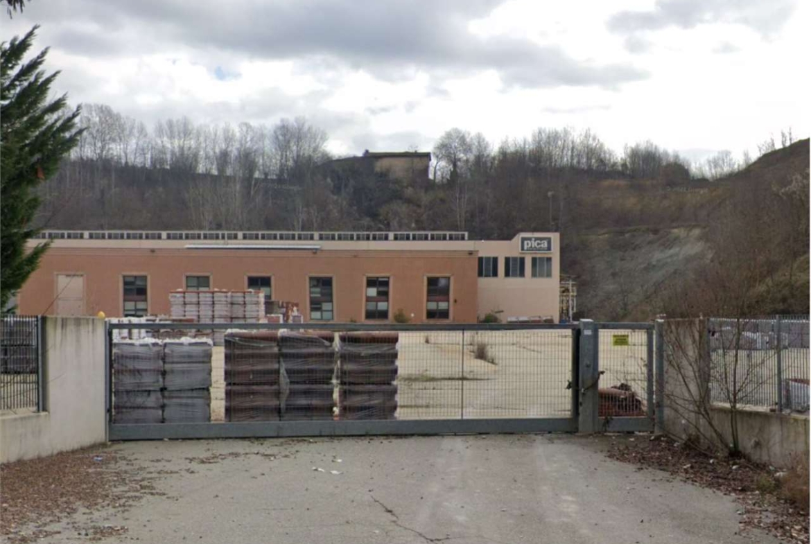 CAPANNONE ALL’ASTA A PORTACOMARO IN VIA POGGIO SNC