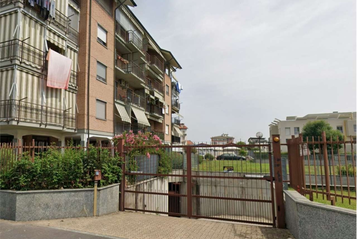 MAGAZZINO ALL’ASTA A TORINO IN STRADA BERTOLLA 19
