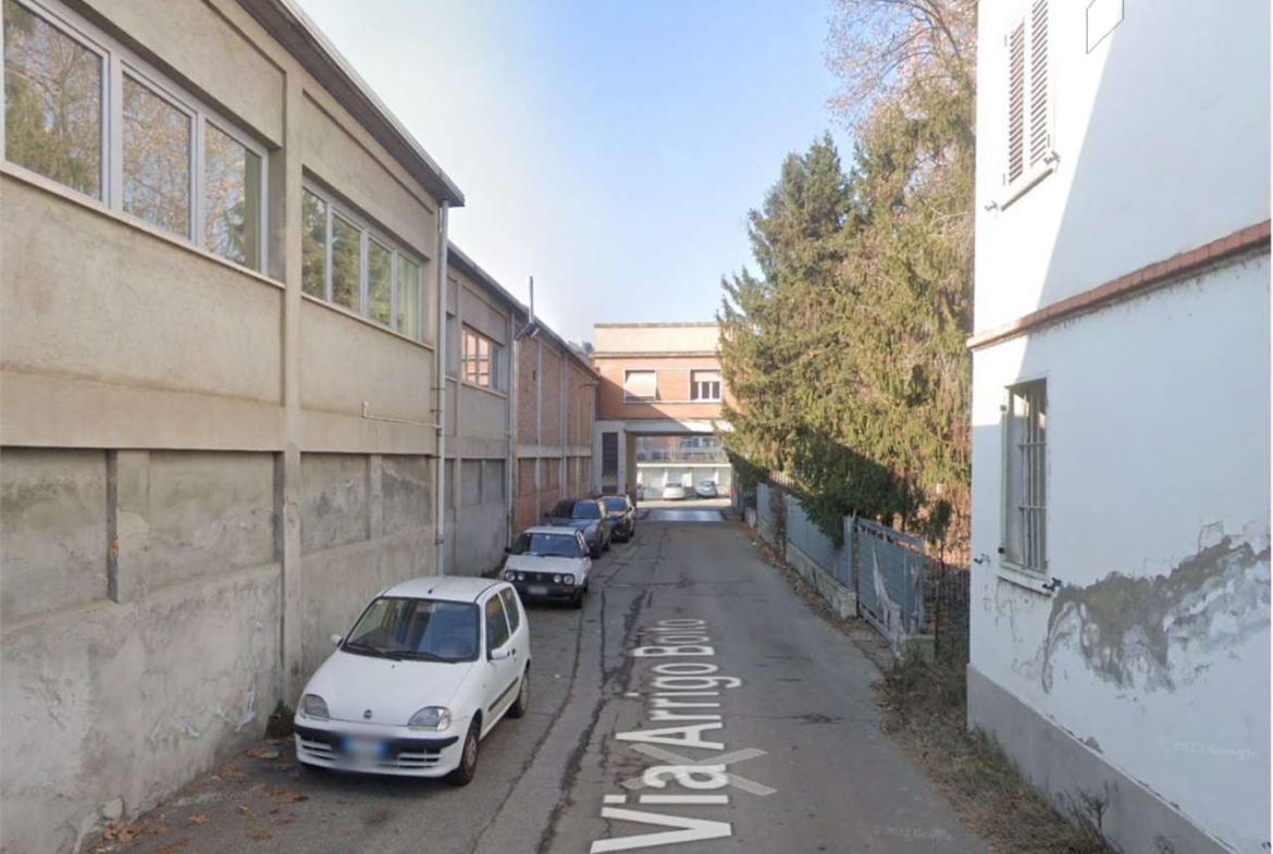 CAPANNONE ALL’ASTA A  ASTI IN CORSO DON MINZONI 182