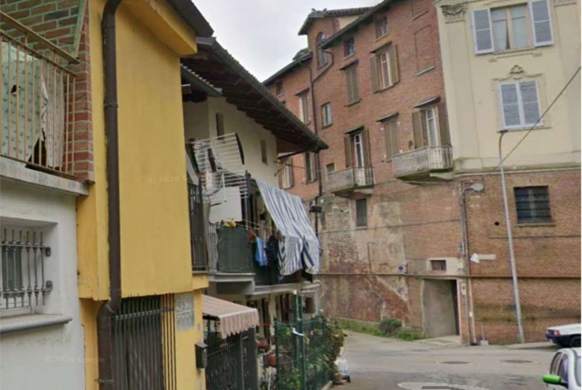ABITAZIONE ALL’ASTA A POIRINO IN VIA TAVOLAZZO 4