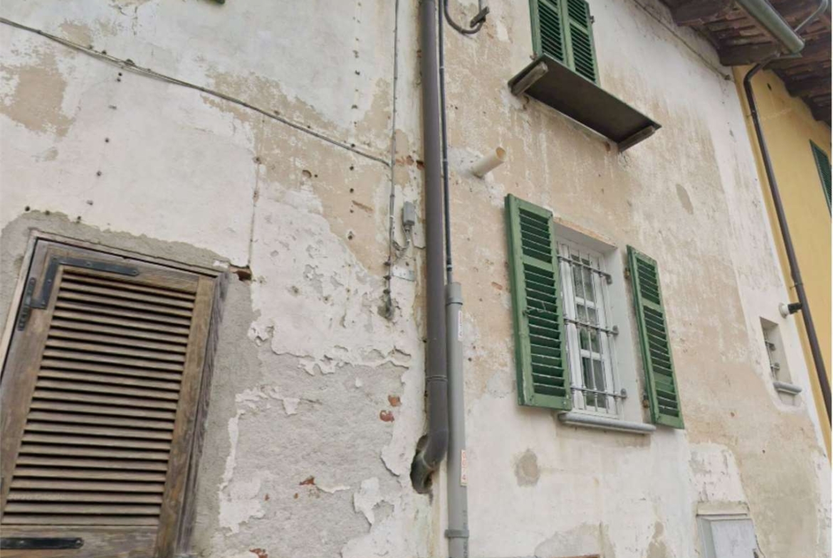 ABITAZIONE ALL’ASTA A POIRINO IN VIA TAVOLAZZO 4