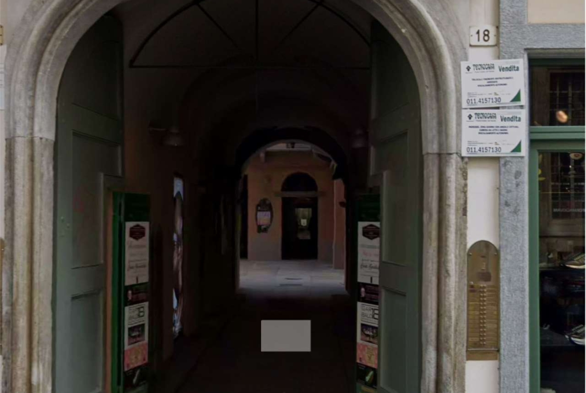 NEGOZIO ALL’ASTA A TORINO IN VIA GARIBALDI 18/42